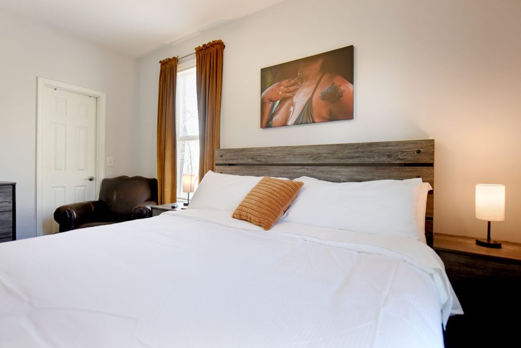 North Georgia mountain rental with King Bed