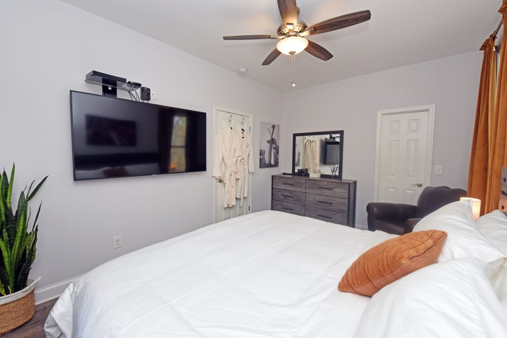 Clothing optional resort stay Georgia