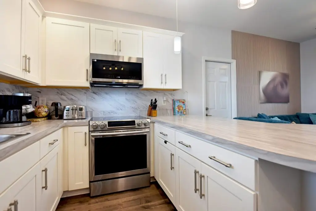 Wake up in the mountains, unwind in total privacy, and choose your experience—resort energy or quiet retreat.